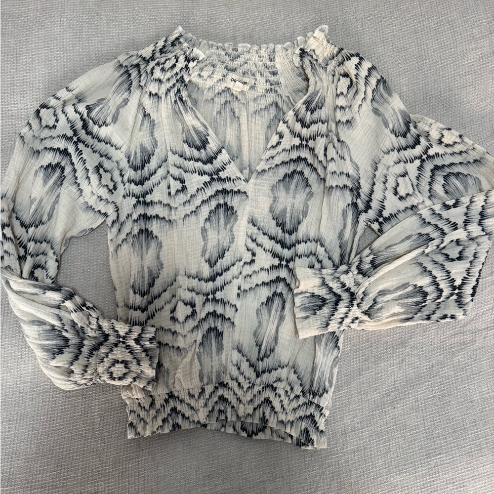 Chic Monochrome Patterned Blouse